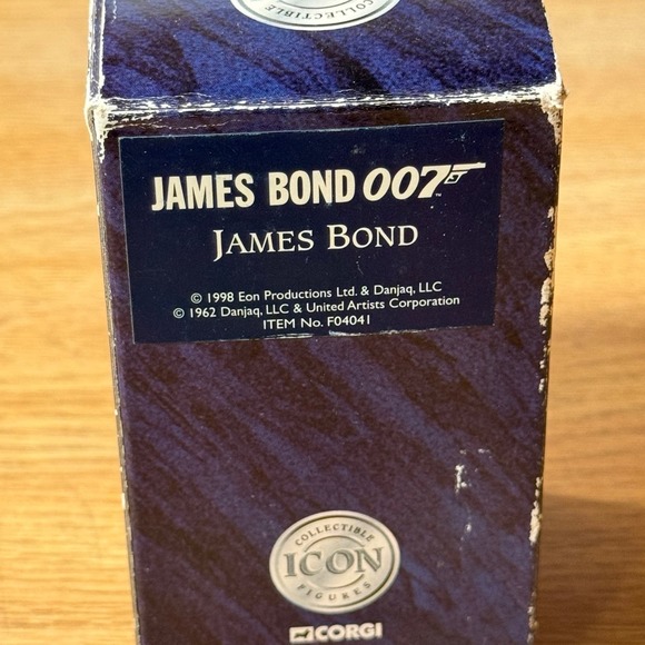 VINTAGE CORGI ICON JAMES BOND 007‎ ROGER MOORE FIGURE F04041 MINT - Picture 4 of 5